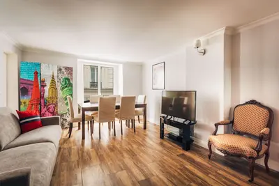 Image de entièrement équipée nouvelle 2br 2ba un Br / Ba entrée individuelle
