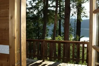 Image de Loft Cabin sur 100acr propriété sur Arrow Lake Beach et confidentialité