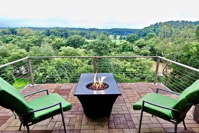 Image de Magic Mountain -New West Asheville Chalet avec des vues spectaculaires