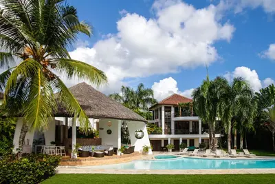 Image de Maison tropicale de 6 chambres et de 10 000 pieds carrés à Dye Fore's # 8