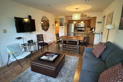 Image de Condo de luxe 2 chambres / 2 salles de bains; Ski-in / out; Meilleur emplacement; Greystone Lodge