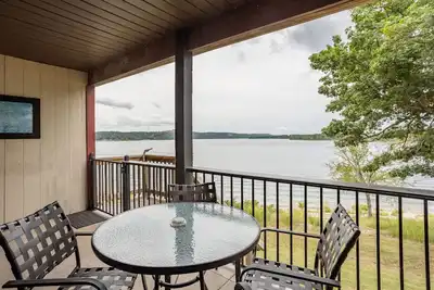 Image de Marchez jusqu'au bord de l'eau depuis votre terrasse privée. Prix Bas Automne Et Hiver