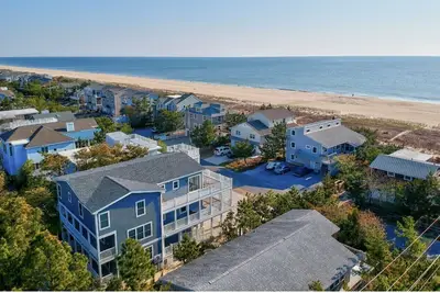 Image de Nouvelle maison de plage sur la plage privée avec terrasses spacieuses et vue panoramique sur l'océan
