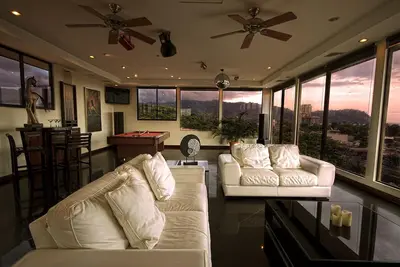 Image de Penthouse 3 niveaux avec bar et discothèque