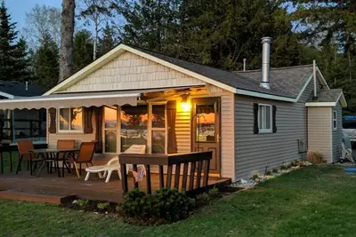 Image de Cozy Burt Lake Cottage - Color Tour Weekend's - venez nous essayer