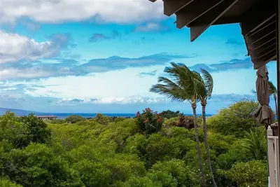 Image de Luxueux, entièrement mis à jour Paradise 2nd Floor 2bd / 2ba avec ultra silencieux A / C