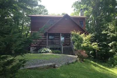 Image de Partagez notre coin de paradis sur 2 + acres * bain à remous * cheminée 3br 2ba animaux acceptés