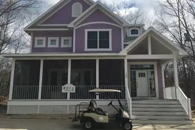 Image de Maison de vacances Beachwalk avec voiturette de golf et bain Ă remous. 6 chambres plus un boudoir.