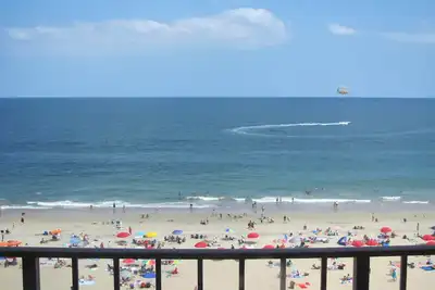Image de Voir le commandant De Direct Oceanfront Condo