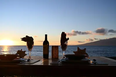 Image de Pikake - West Maui Beachfront Condo! 20 pieds de l'océan!