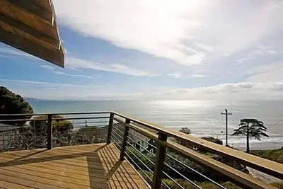 Image de Escapade Bolinas avec 5 chambres et vue imprenable sur la côte