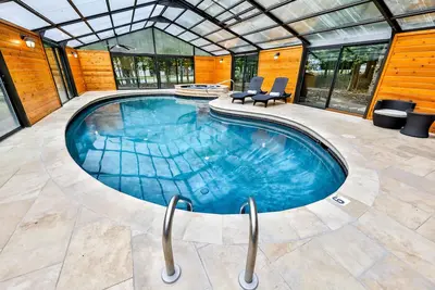 Image de Oui votre propre piscine intérieure chauffée privée!