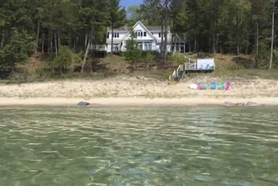 Image de Magnifique chalet calme et serein sur le lac Michigan
