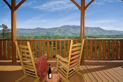 Image de Broken Spoke-Prestige-Cabane-Salle de bain privée séparée-Vue sur Montagne