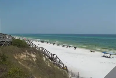 Image de La plage et presque tous les plaisirs à portée de main