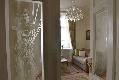 Image de The Karoline: Old World Charm In A 3 Bedroom 2 Bath Beauty By The Charles Bridge
