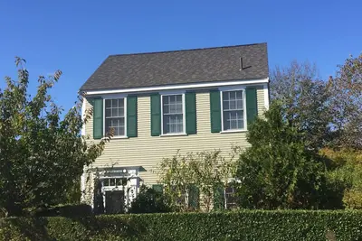 Image de Naushop Townhome - Escapade estivale parfaite. Piscine + Tennis