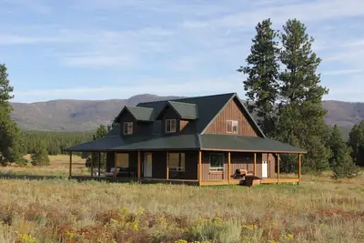 Image de Cabane de style ranch sur 20 acres dans la belle vallée de Tunk