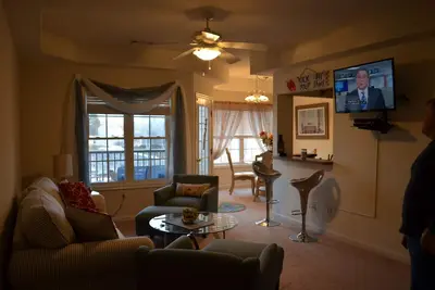 Image de Très invitant 2bd, 2ba condo dans la piscine Creekwood / Communauté