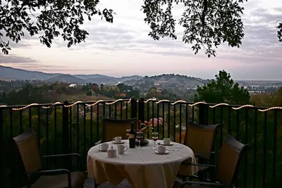 Image de Vues! Privé et spacieux. Sleeps20 / * 22! G8Location! 15 minutes à Ggb / Sf, ou Napa!
