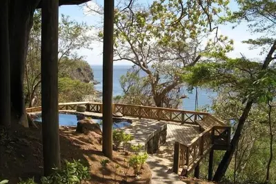 Image de Oceanfront Tree House