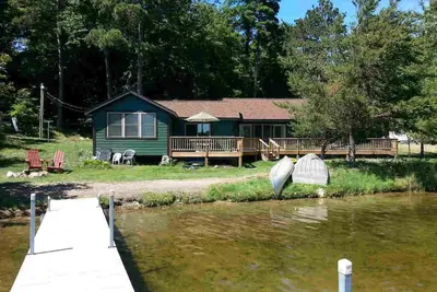 Image de Upscale North Woods Living On Little Pelican Lake, plage privée