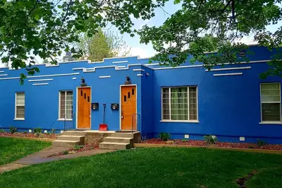 Image de Restez dans un château! 2 pour le prix de 1! Beautiful Garden District! Vélos gratuits!