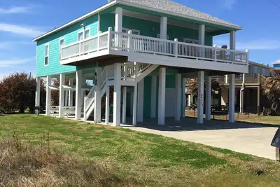 Image de Brand New Beach House (octobre 2017)! 4 chambres Ă coucher 2. 5 salles de bains. 16 personnes.
