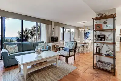 Image de 2br Oceanfront dans Captain's Court avec de belles vues!