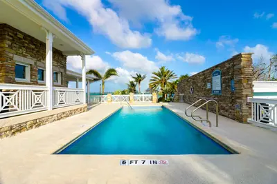 Image de 2 chambres \/ 2. 5 salles de bain de luxe Luxry w \/ entrées séparées - peut dormir 12