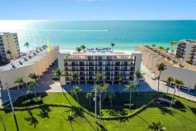 Image de Vue sur l'océan d'un million de dollars tout en vous relaxant sur votre véranda! Sur la plage! !