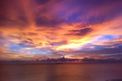 Image de Vue sur l'océan et magnifiques couchers de soleil spectaculaires avec piscine