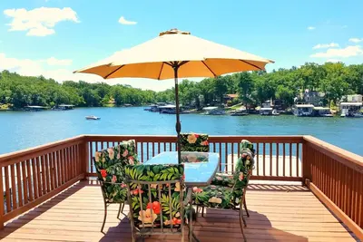 Image de 8mm! Vue sur le lac / crique amusante! Parfait pour les familles - 2 cuisines, 3 ponts et 2 quais!