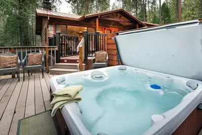 Image de Bienvenue à Buss Stop Yosemite! Cette cabine Yosemite est disponible pour location toute l'année
