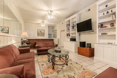 Image de Party Pad, 12 couchages: 3 Blocs À Bourbon Et Attractions Du Quartier FRANÇAIS