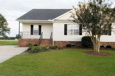 Image de Belle maison située sur le terrain de golf * 10% de rabais pour septembre * (Greenville)