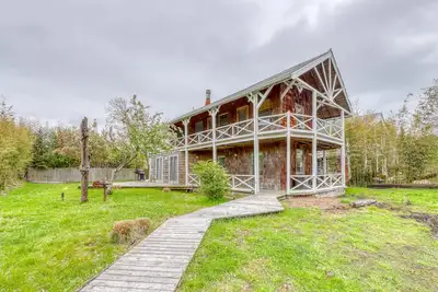 Image de Maison spacieuse avec cuisine aérée, cuisine rénovée, grande terrasse et plus!