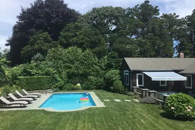Image de Family Friendly Home With Pool & Indoor \/ Outdoor Living. Rr # (16-1, 837)