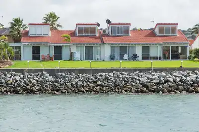 Image de Appartement 2 chambres au bord de l'eau situé sur le côté ville de la marina