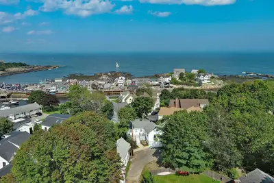 Image de Situé à quelques pas de Perkins Cove, profitez des boutiques, des restaurants et de la plage - A / C complète!