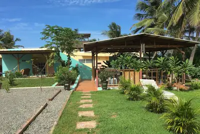 Image de Plage De Plage PRIVÉE un endroit pour rester après avoir joué toute la journée!