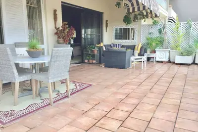 Image de Sûr. Raffiné raffiné. Balcon énorme.