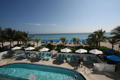 Image de City & Ocean Views. 2 bedrooms 3 bathrooms. Oceanfront Bldg. Sunny Isles Bch, Fl