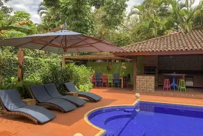 Image de Maison à 50 m de la plage dans une copropriété différenciée, une intimité totale Camburizinho