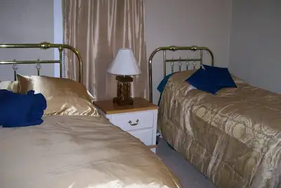 Image de 3 pâtés de maisons de Eddy St. Chambre des communes