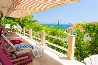 Image de -20% Offre! Étage entier, terrasse privée, 2 appartements - à 40 mètres de la mer