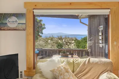 Image de Aqua Beachfront! 8 couchages, 3 x lits Qs et 2 lits simples