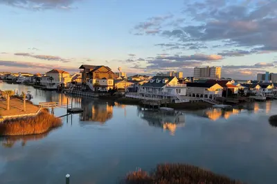 Image de A Bushel And A Peck - Pet Friendly, Luxury Channel Home with Fantastic Views and Beautiful Pool Area