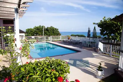 Sol Mar Villa-Silver Sands, vue sur l'océan, piscine, salle à manger en plein air, familial