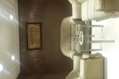 Image de Bel appartement meublé bien situé et spacieux.